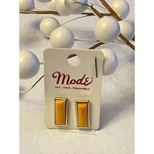 Vintage Pair of Stud Earrings